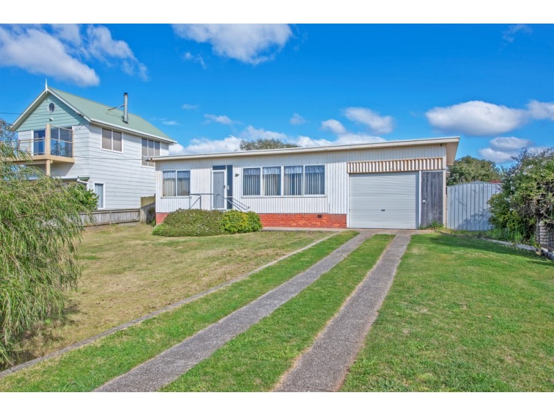 5 Penguin Road, West Ulverstone TAS 7315