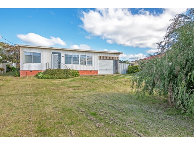 5 Penguin Road, West Ulverstone TAS 7315