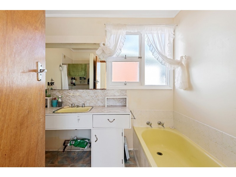 5 Penguin Road, West Ulverstone TAS 7315