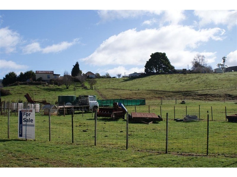 7 Lake Barrington Road, Wilmot TAS 7310