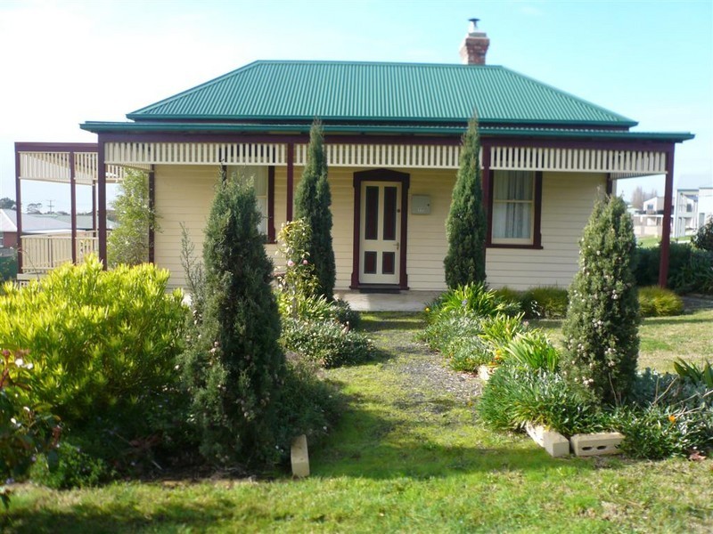 77 Clara Street, Ulverstone TAS 7315