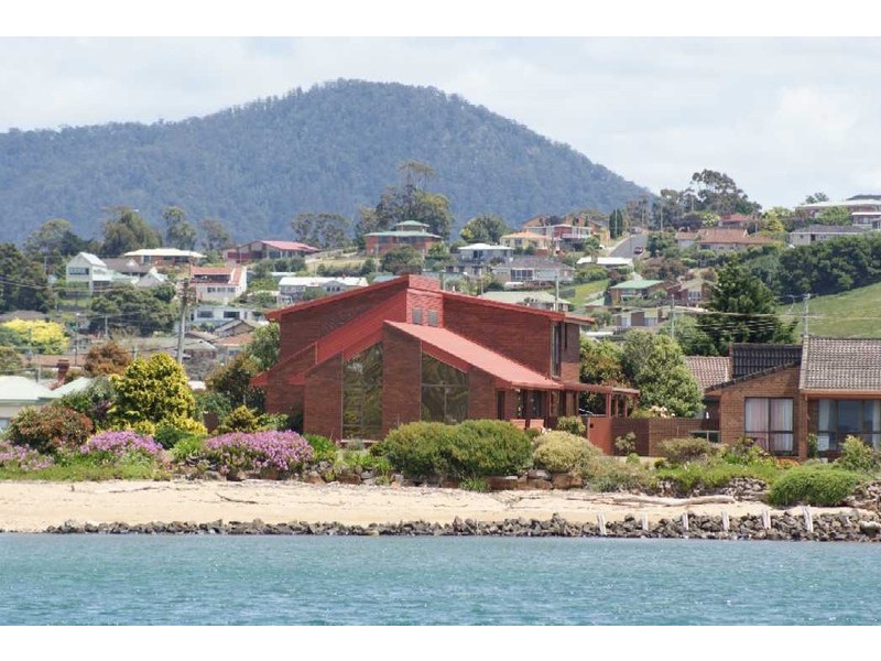 2 Maud Street, Ulverstone TAS 7315