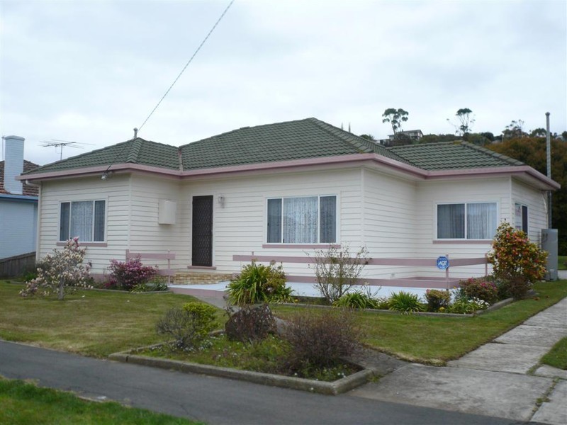 90 Leven Street, Ulverstone TAS 7315