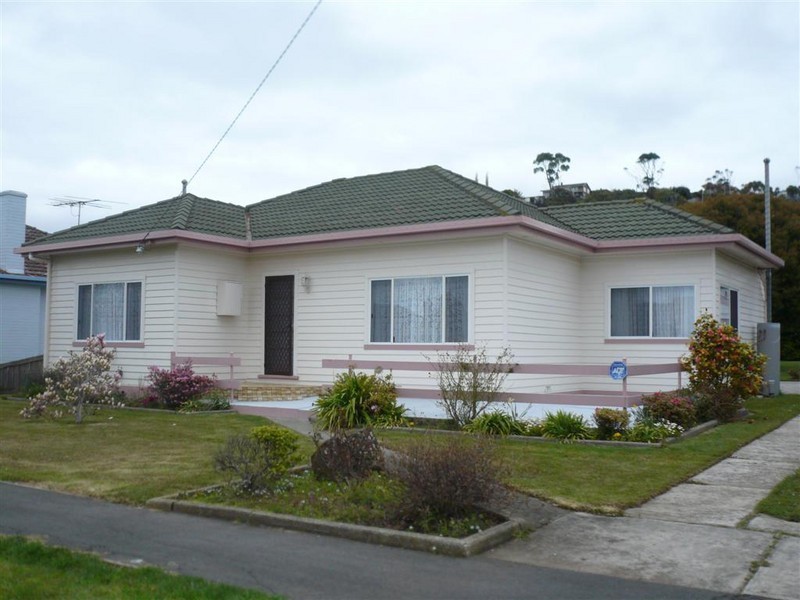 90 Leven Street, Ulverstone TAS 7315