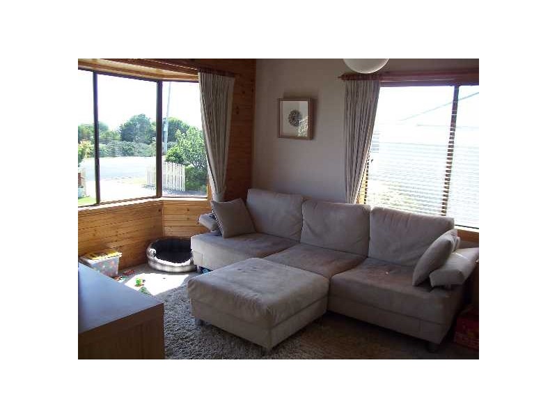 27 PENGUIN RD, Ulverstone TAS 7315