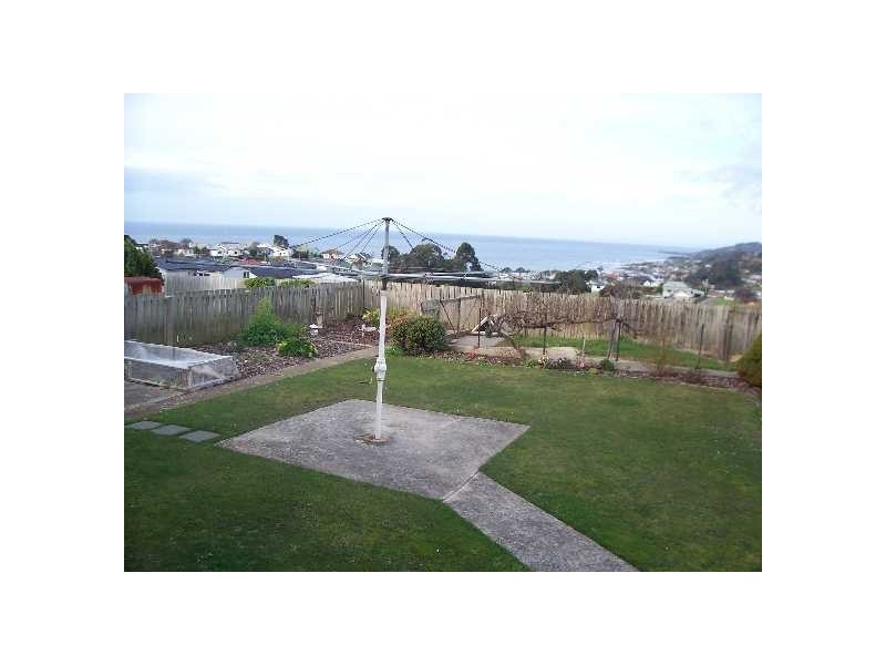 9  PINELEIGH ST, Penguin TAS 7316