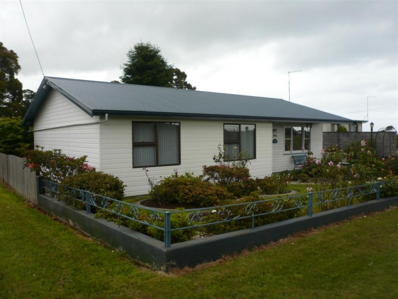 88 South Road, Penguin TAS 7316