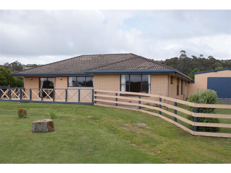 111 Penguin Road, Ulverstone TAS 7315