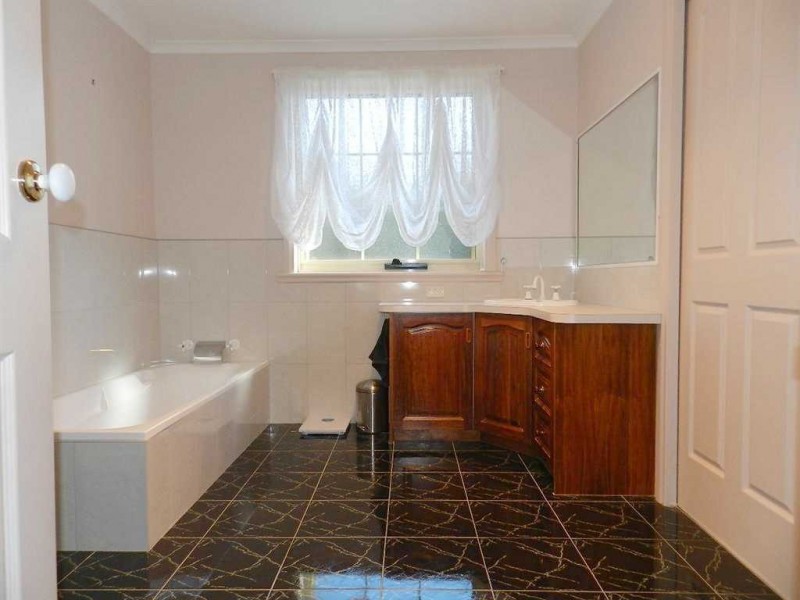 24 South Road, Penguin TAS 7316