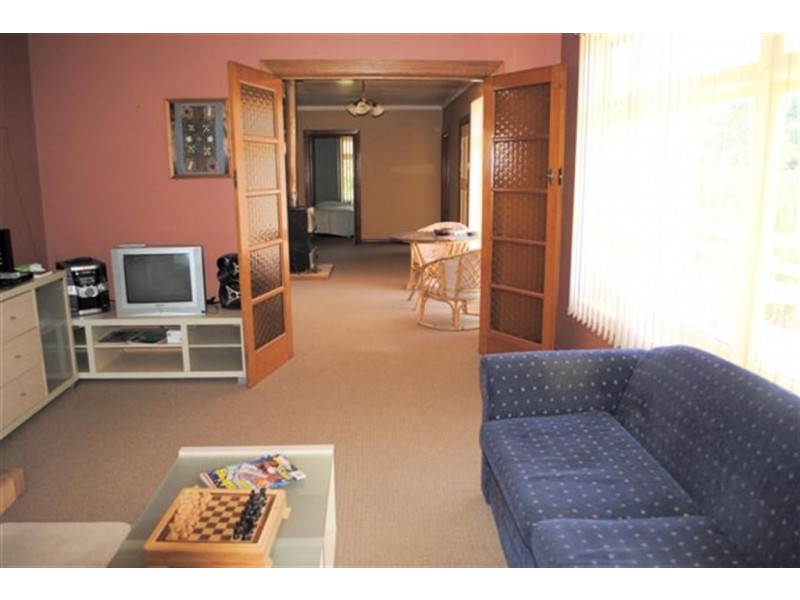 527 Penguin Road, Penguin TAS 7316