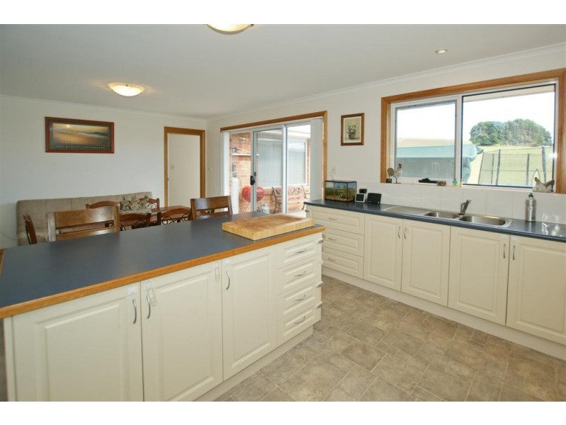 110 Pine Road, Penguin TAS 7316