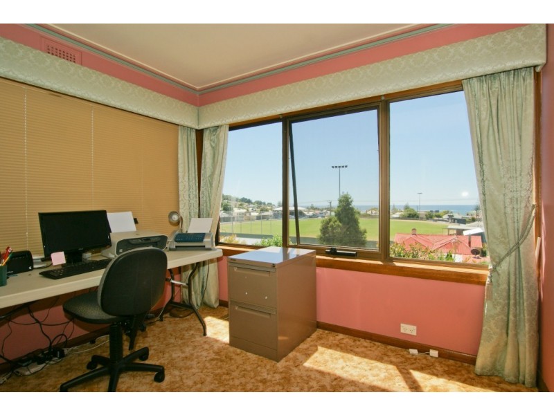 10 King Edward Street, Penguin TAS 7316