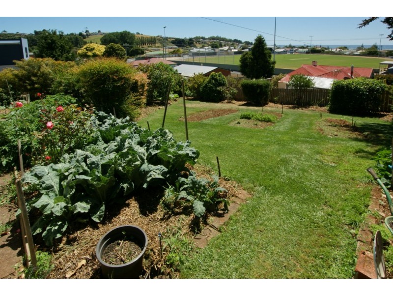 10 King Edward Street, Penguin TAS 7316