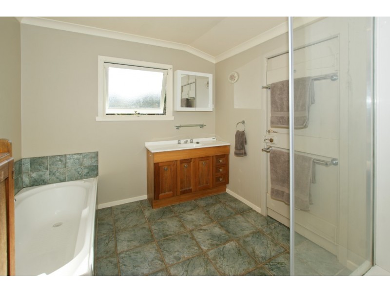 36 South Road, West Ulverstone TAS 7315