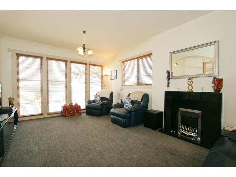 12 Hobbs Parade, West Ulverstone TAS 7315