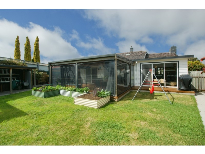 12 Hobbs Parade, West Ulverstone TAS 7315