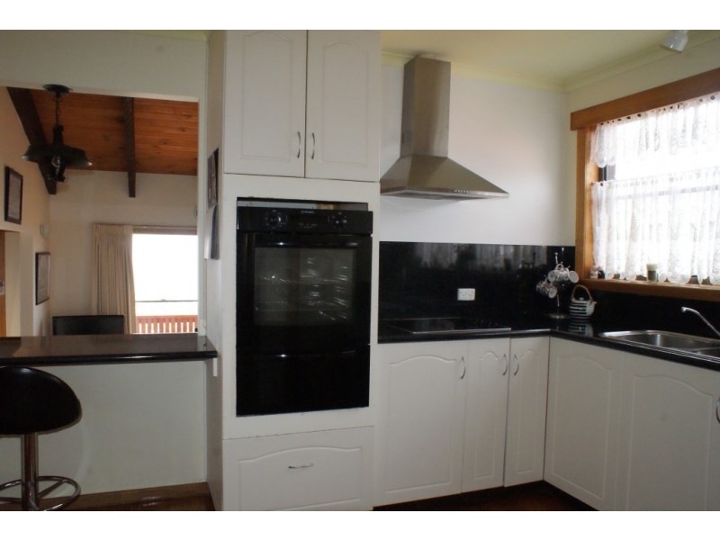 100 Upper Maud Street, West Ulverstone TAS 7315