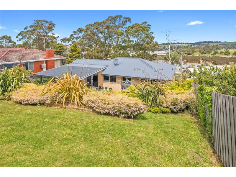 38 River Road, West Ulverstone TAS 7315
