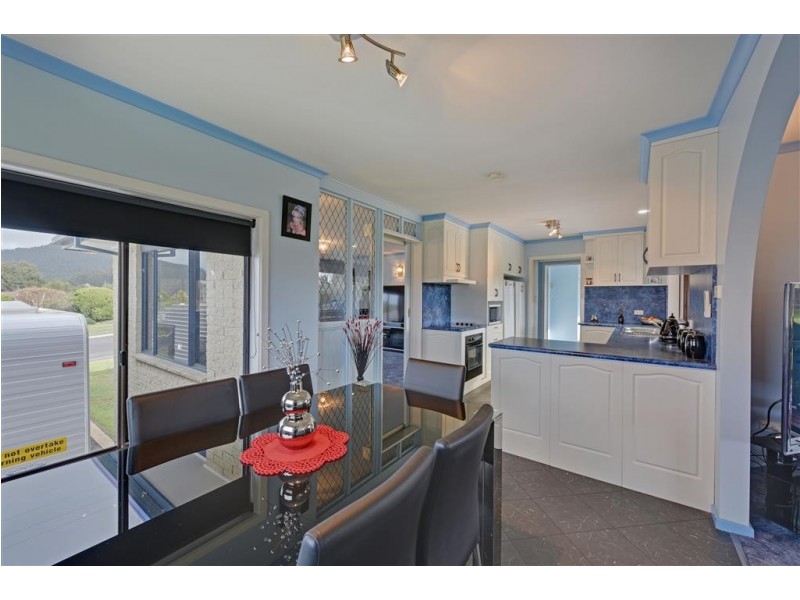 105 South Road, Penguin TAS 7316