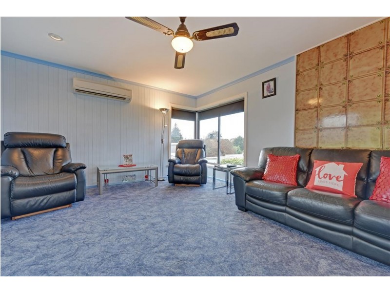 105 South Road, Penguin TAS 7316