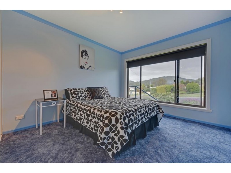 105 South Road, Penguin TAS 7316