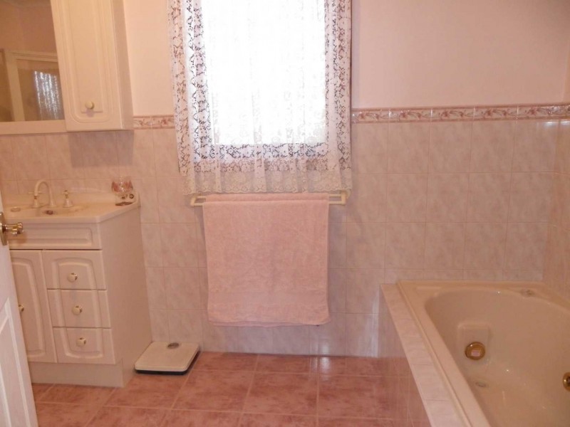 11 Athol Street, Somerset TAS 7322