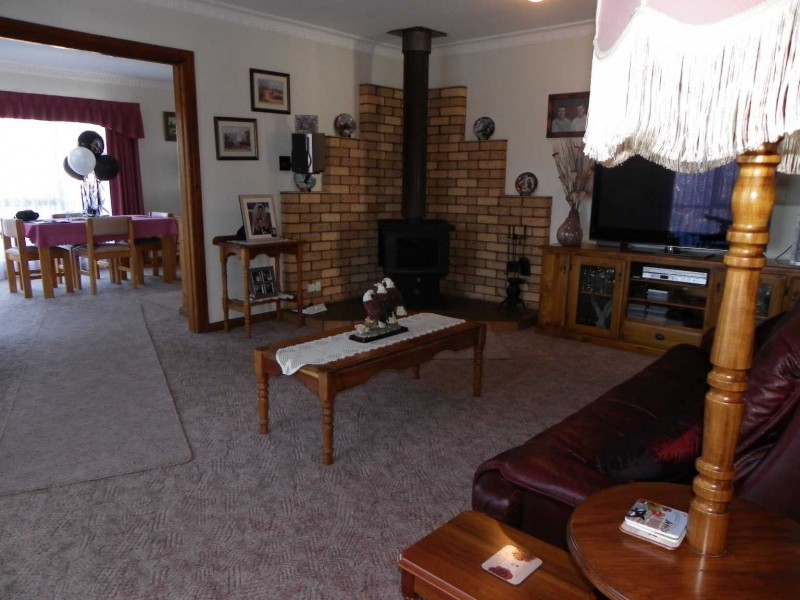 11 Athol Street, Somerset TAS 7322