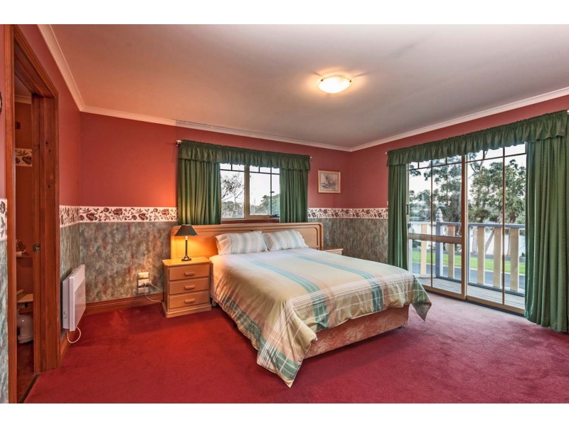 16 Golf Links Road, Wynyard TAS 7325