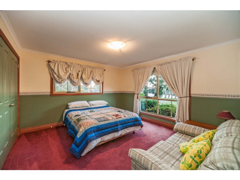 16 Golf Links Road, Wynyard TAS 7325