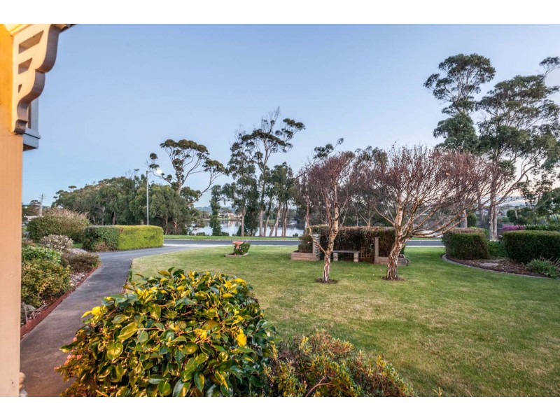 16 Golf Links Road, Wynyard TAS 7325