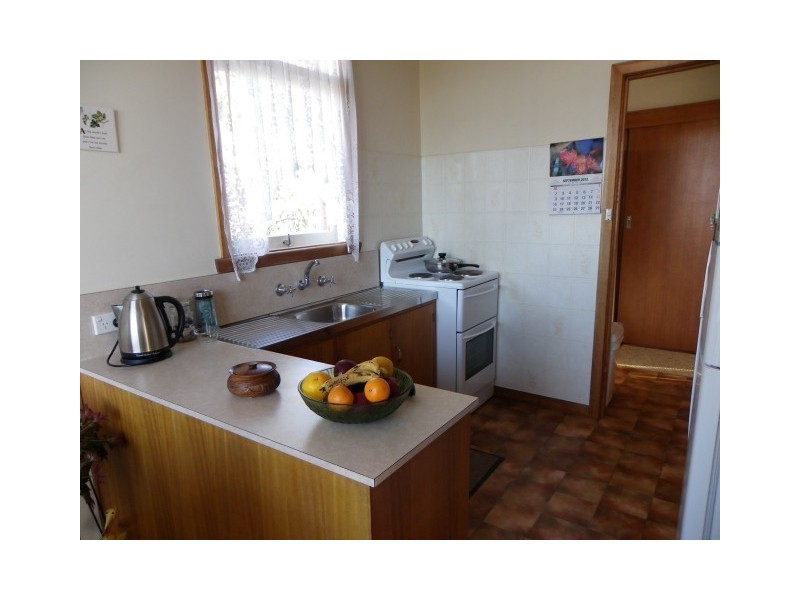 8 Guy Crescent, Somerset TAS 7322