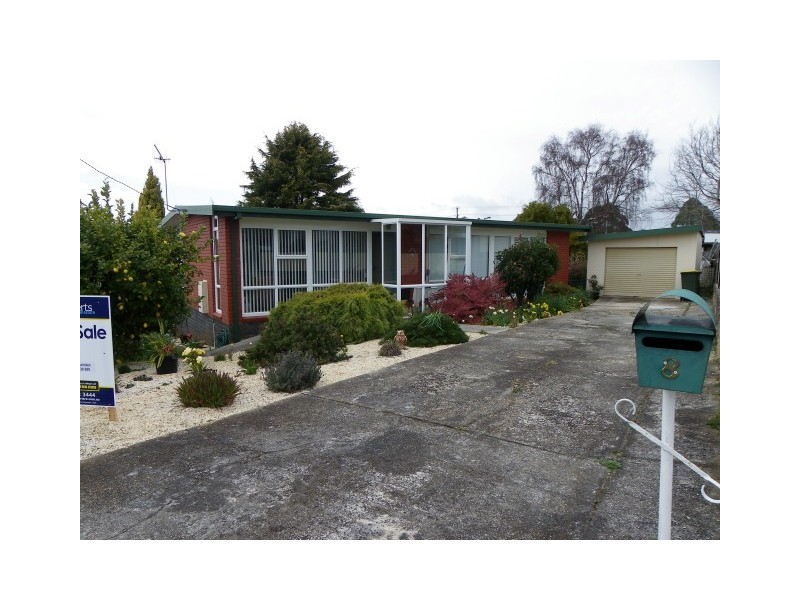 8 Guy Crescent, Somerset TAS 7322