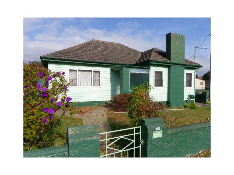 8 Simpson Street, Somerset TAS 7322