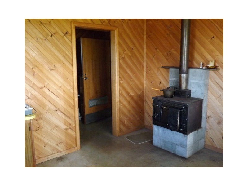 260 Ten Foot Track, Preolenna TAS 7325