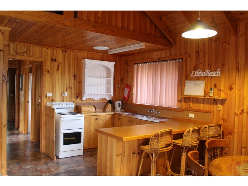 17 Kenelm Avenue, Sisters Beach TAS 7321