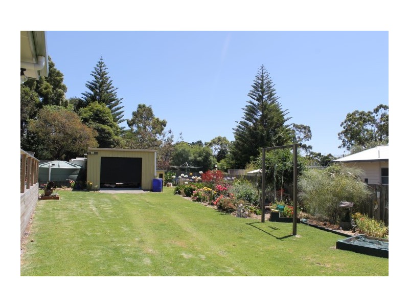 2 Kenelm Avenue, Sisters Beach TAS 7321