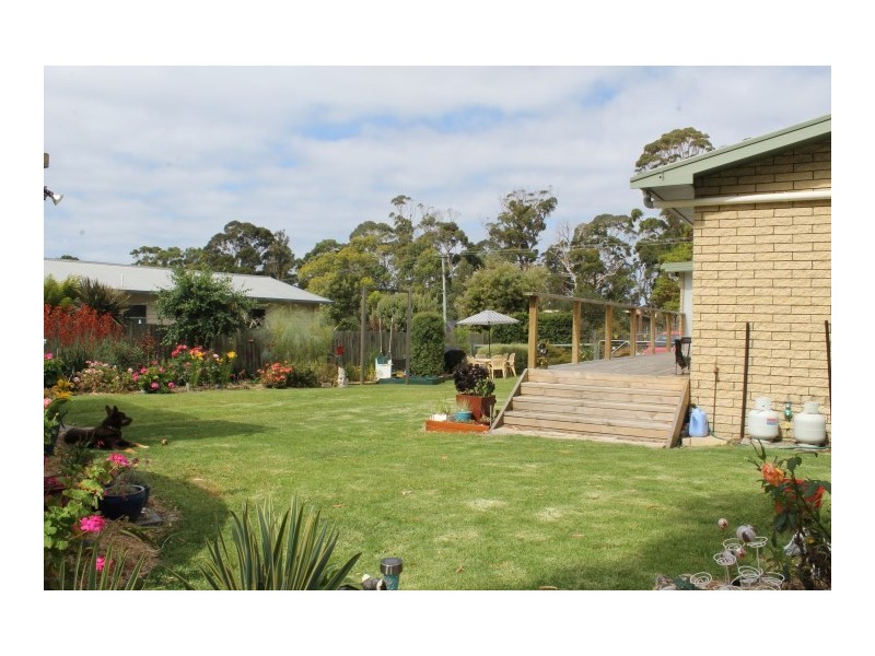 2 Kenelm Avenue, Sisters Beach TAS 7321