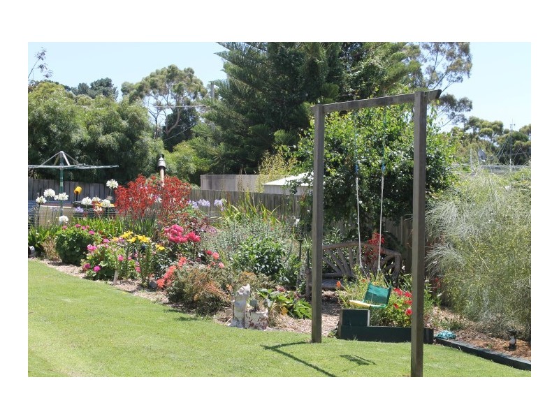 2 Kenelm Avenue, Sisters Beach TAS 7321