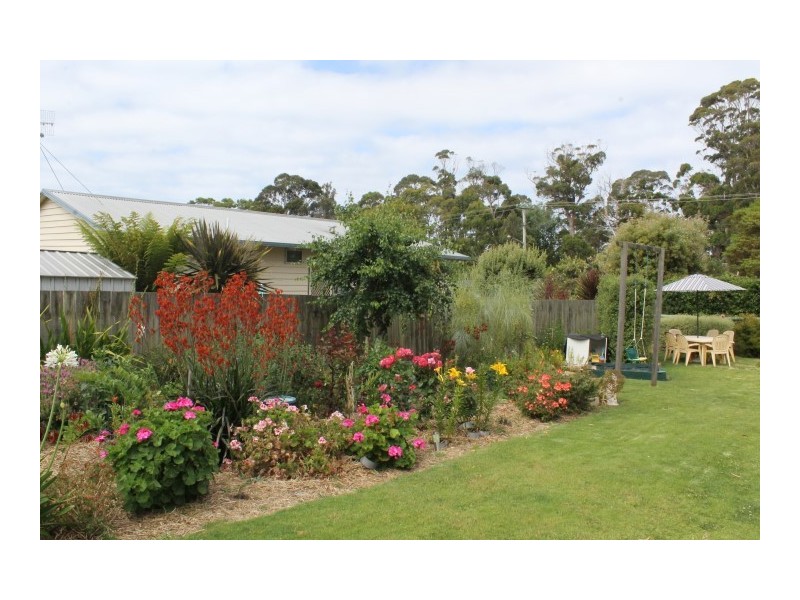 2 Kenelm Avenue, Sisters Beach TAS 7321
