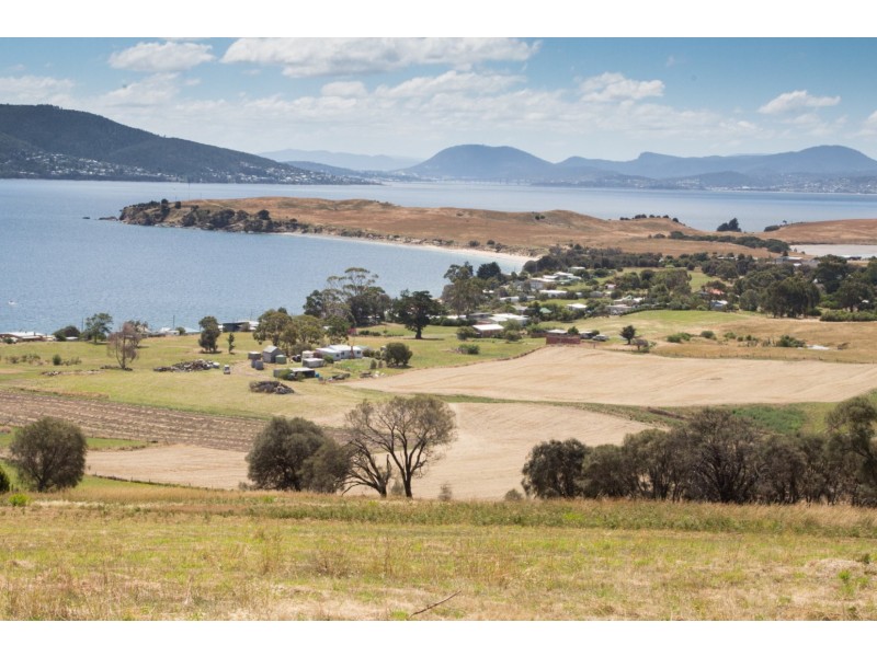 21 Spitfarm Road, Opossum Bay TAS 7023