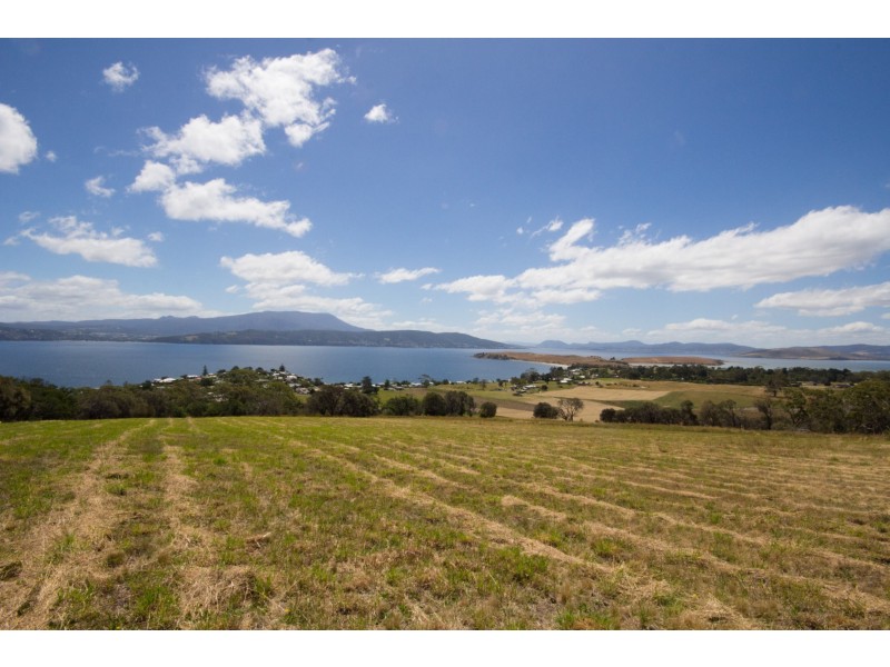 21 Spitfarm Road, Opossum Bay TAS 7023
