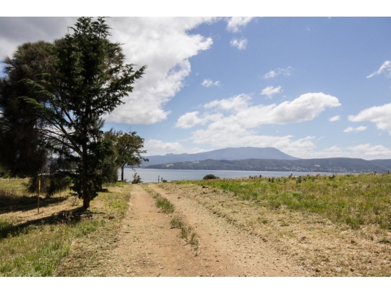 21 Spitfarm Road, Opossum Bay TAS 7023