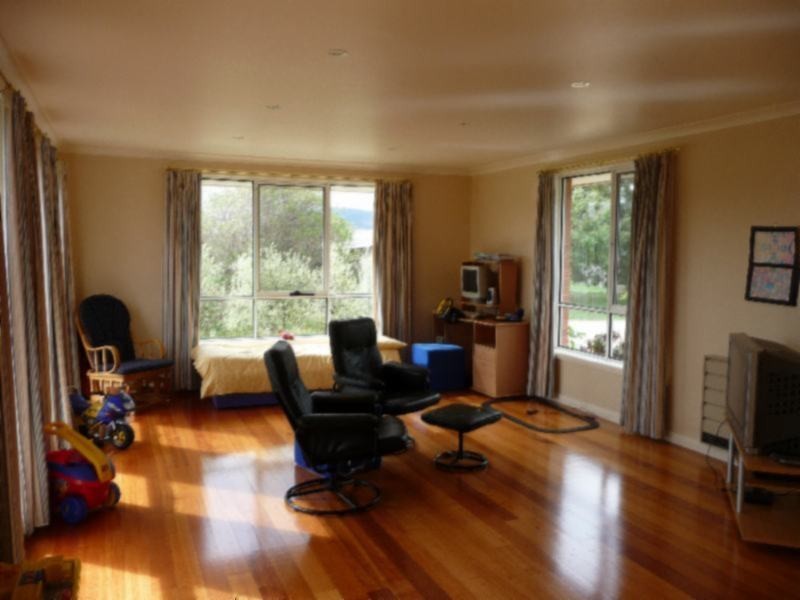 White Hills TAS 7258