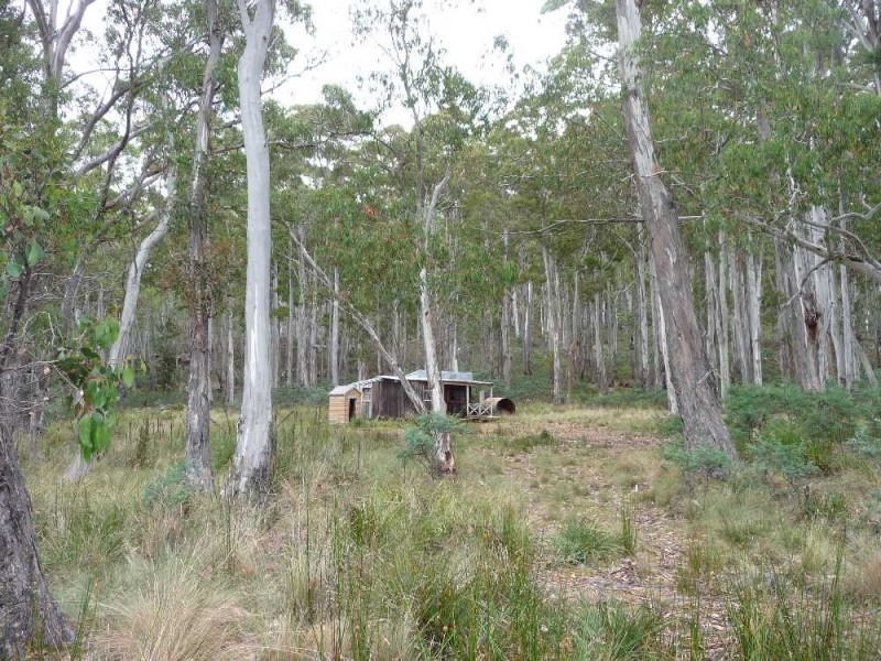. Chock-N-Log Bay, Lake Leake TAS 7210