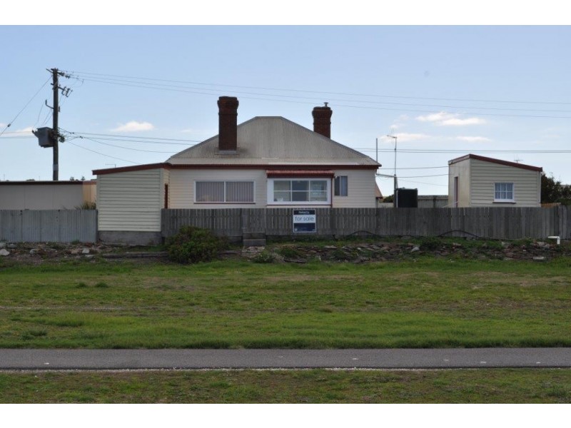17 Marine Esplanade, Stanley TAS 7331