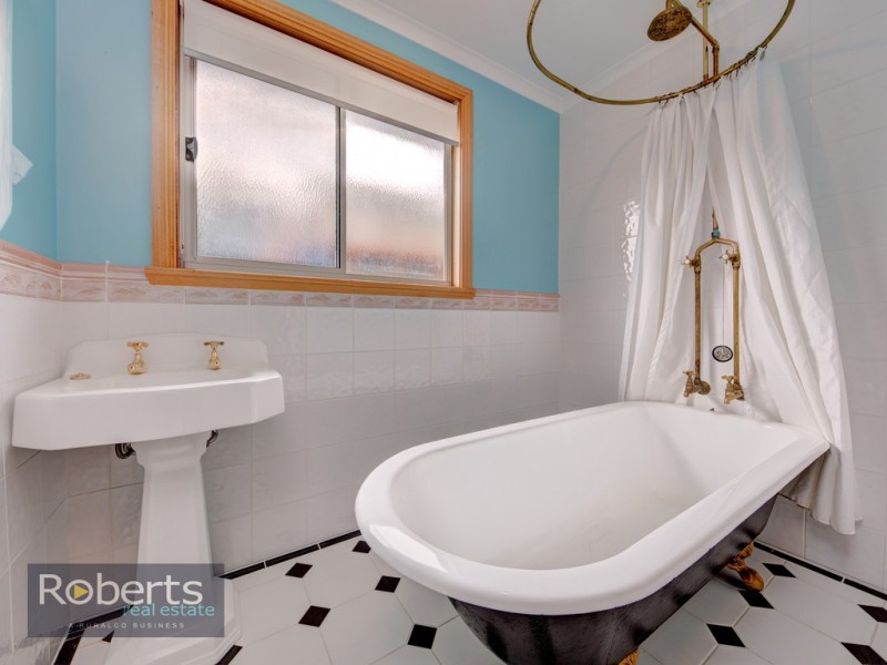 22 Freycinet Drive, Coles Bay TAS 7215