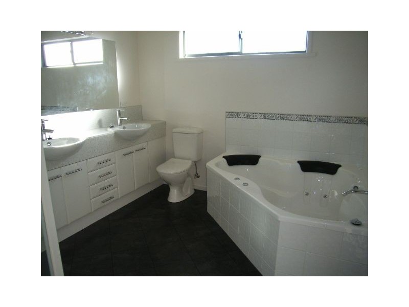 Unit 1 20 Meredith Court, Swansea TAS 7190
