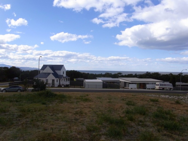 16 Wallace Avenue, Bicheno TAS 7215