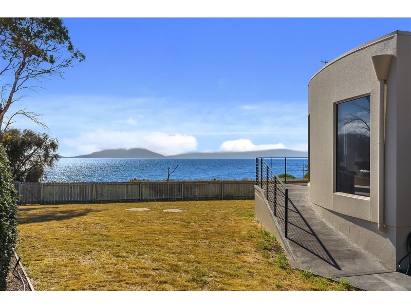 1/11 Aqua Sands Drive, Swansea TAS 7190