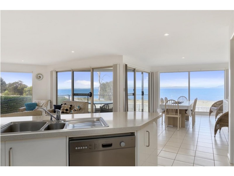 1/11 Aqua Sands Drive, Swansea TAS 7190